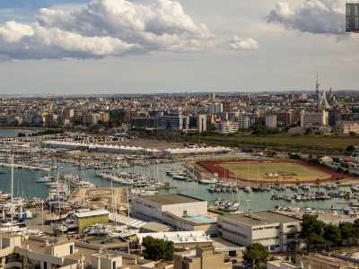 ...l�impianto del Cus con le barche attraccate, l�ansa di Marisabella...